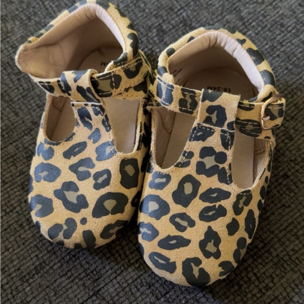 Monkey feet